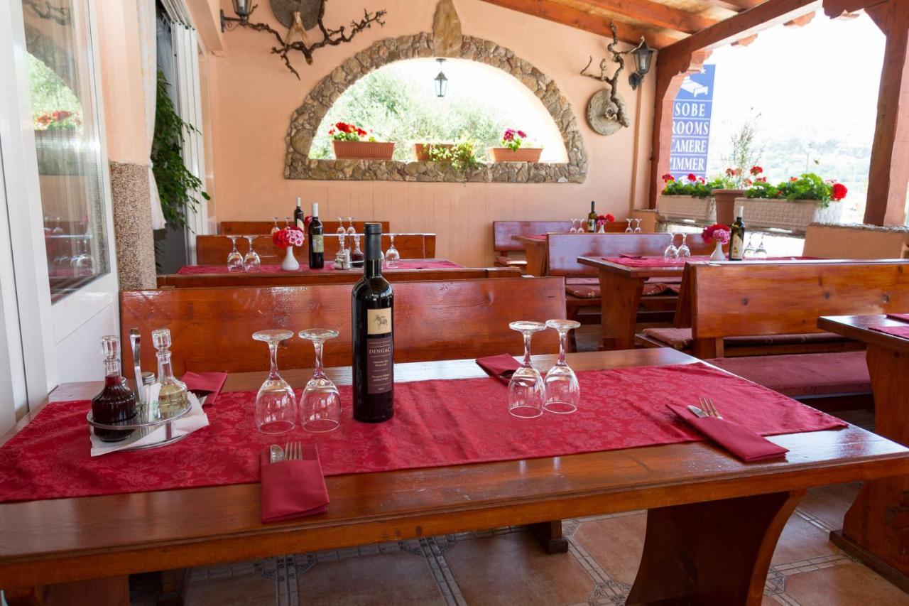 Bed And Breakfast Taverna Miskovic Pag Town Exterior photo