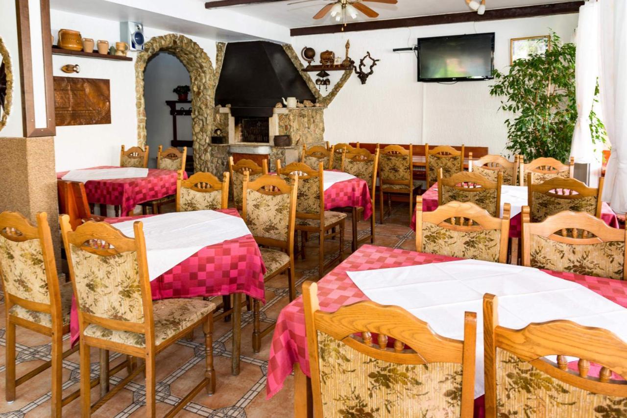 Bed And Breakfast Taverna Miskovic Pag Town Exterior photo