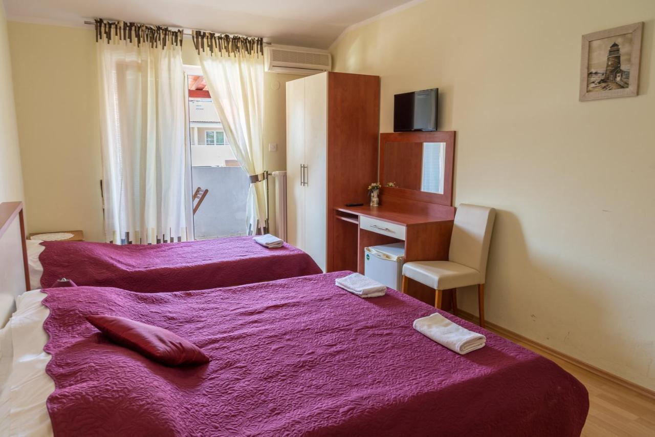 Bed And Breakfast Taverna Miskovic Pag Town Exterior photo